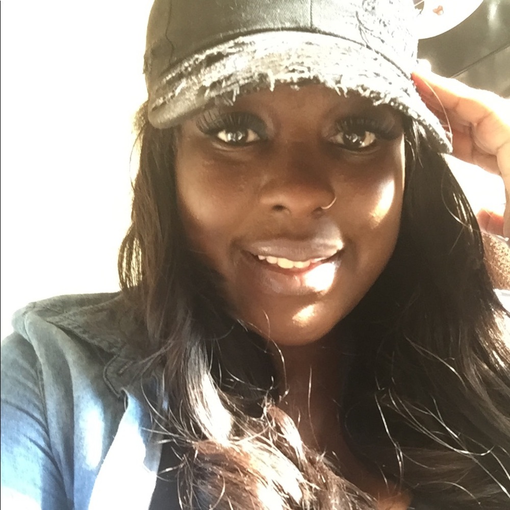 Meet your Posher, Crystal